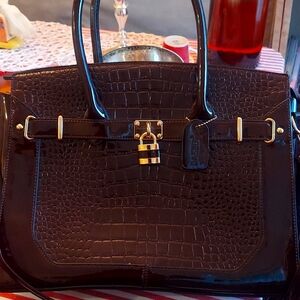 Crocodile 🐊 design handbag